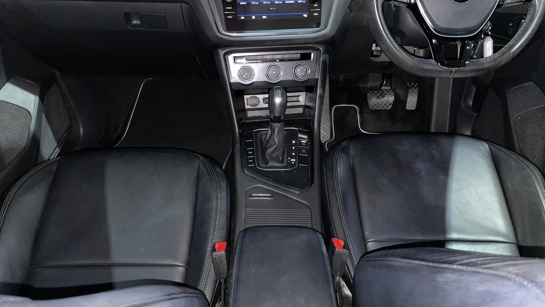 2020 Volkswagen Tiguan 110 Tsi Trendline, Automatic, 77266 km, Center Console