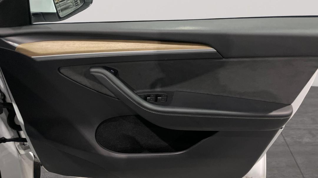 2023 Tesla Model Y Rear-wheel Drive, Automatic, 61253 km, Speaker View