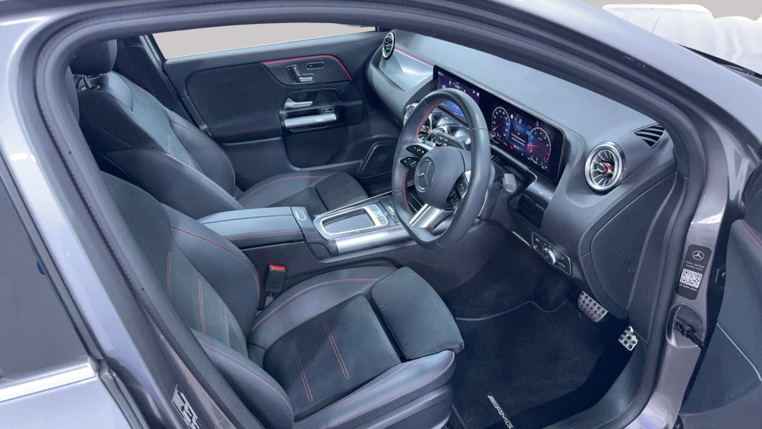 2024 Mercedes-benz GLA 200, Automatic, 14163 km, Right Side Front Door Cabin View