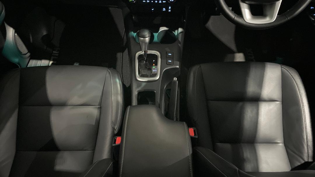 2022 Toyota Hilux Sr5 (4x4), Automatic, 31853 km, Center Console