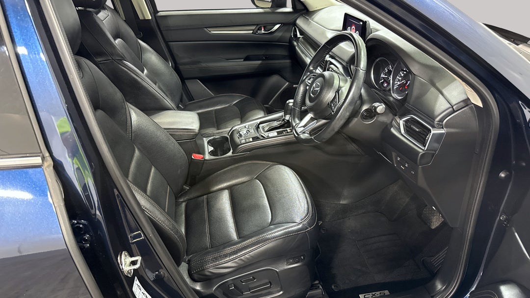 2017 Mazda CX-5 Gt (4x4), Automatic, 70006 km, Right Side Front Door Cabin View