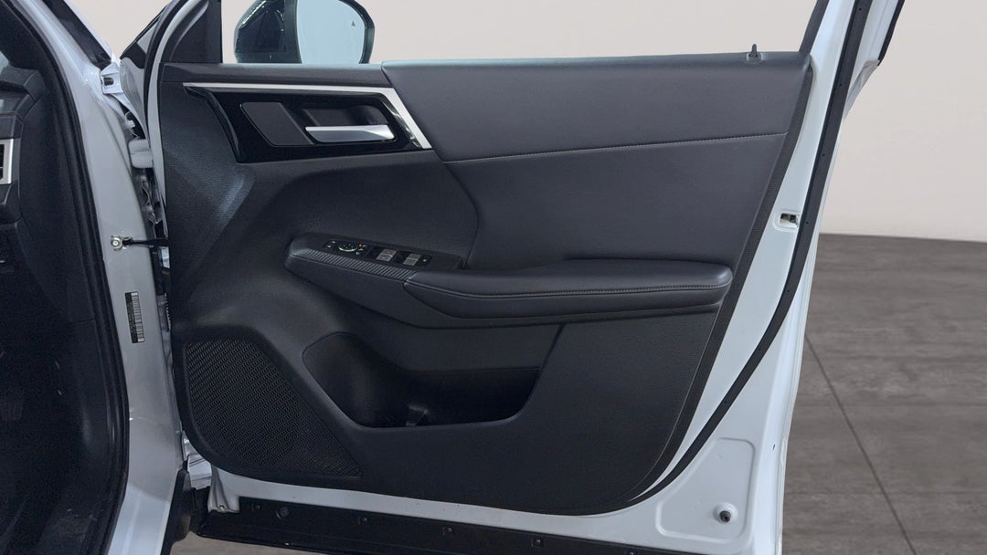 2023 Mitsubishi Outlander Ls Black Edition 7 Seat (2WD), Automatic, 24126 km, Speaker View