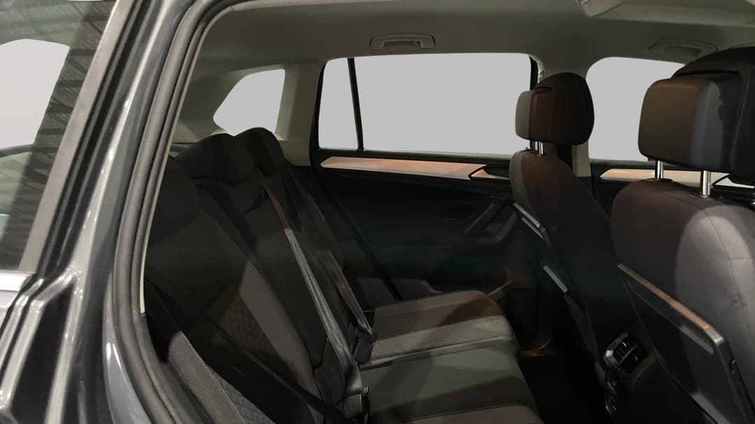 2020 Volkswagen Tiguan 110 Tsi Comfortline, Automatic, 67627 km, Right Side Rear Door Cabin View