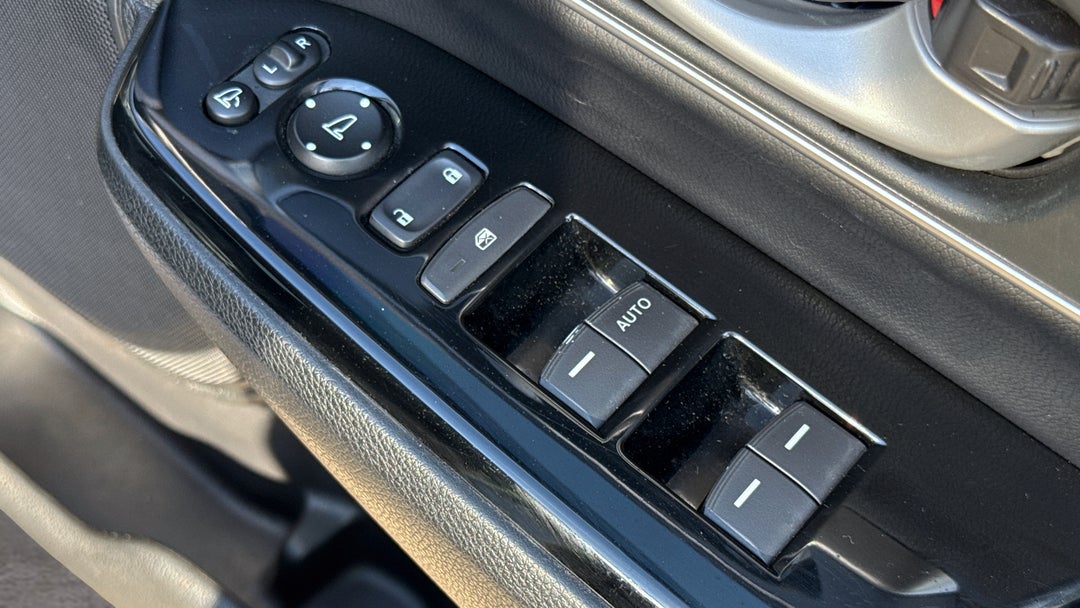 2018 Honda CR-V Vti-e7 (2WD), Automatic, 156087 km, Drivers Side Door Panel Controls