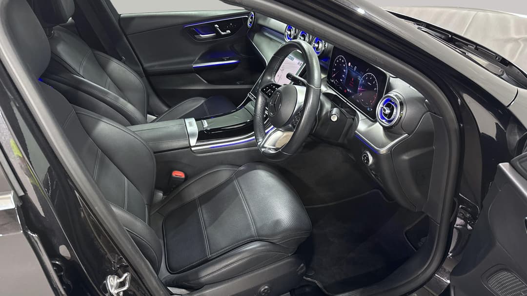 2022 Mercedes-benz C200 Mhev, Automatic, 52968 km, Right Side Front Door Cabin View