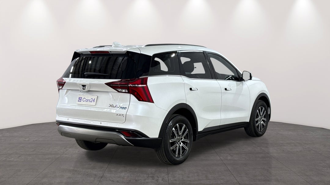 2023 Mahindra Xuv700 Ax7l, Automatic, 60220 km, Right Back Diagonal (45- Degree) View