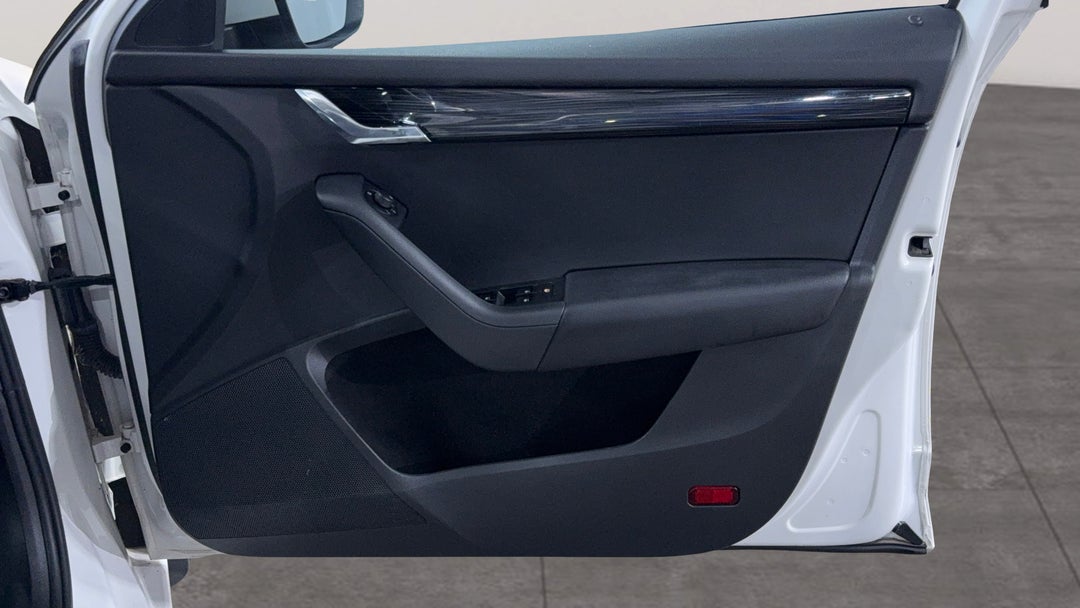 2017 SKODA Octavia 110 Tsi, Automatic, 146749 km, Speaker View