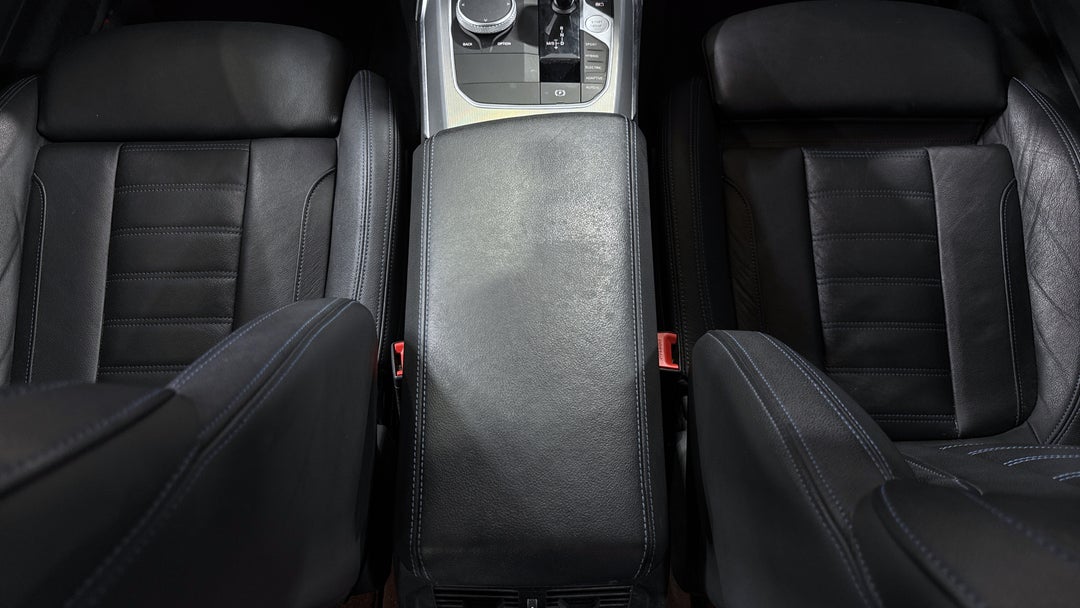 2021 BMW 3 30e M Sport Phev, Automatic, 48061 km, Center Console