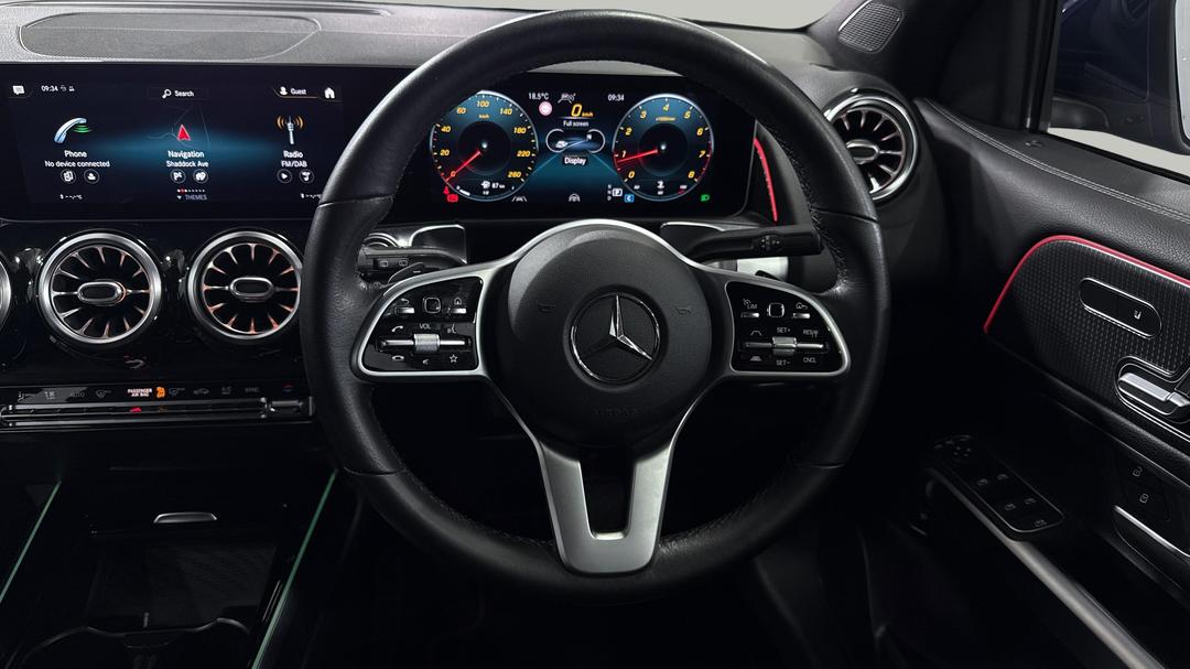 2020 Mercedes-benz Glb 250 4matic, Automatic, 75992 km, Steering Wheel Close-up