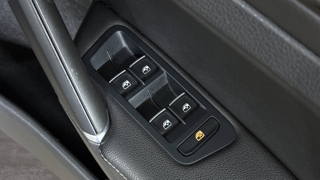 2018 Volkswagen Golf 110 Tsi Highline, Automatic, 85919 km, Drivers Side Door Panel Controls