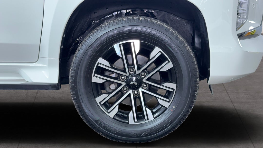 2023 Mitsubishi Pajero Sport Exceed (4wd) 7 Seat, Automatic, 14126 km, Right Front Wheel