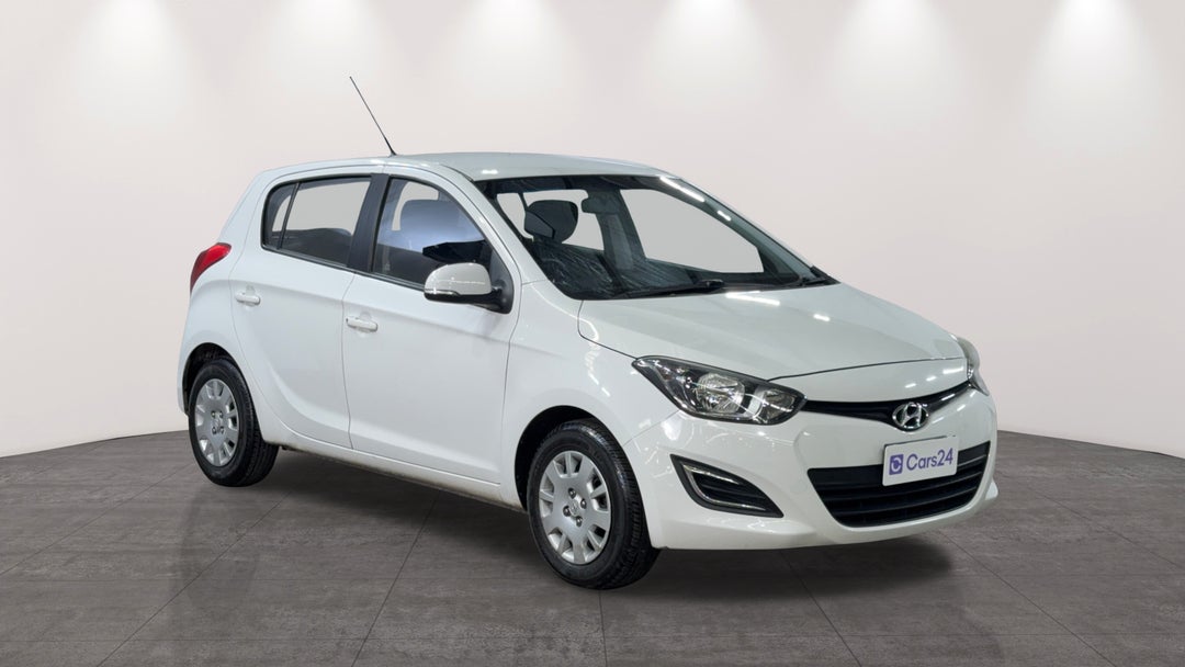 2015 Hyundai I20 Active, Automatic, 115762 km, Right Front Diagonal (45- Degree) View
