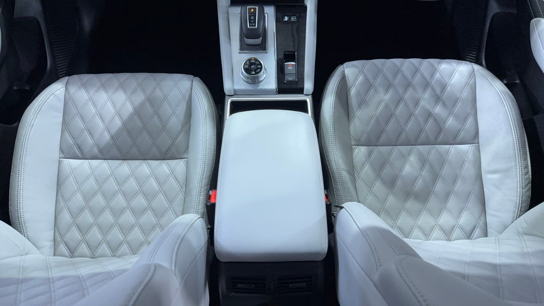 2023 Mitsubishi Outlander Phev Exceed 5+2 Seat (AWD), Automatic, 73779 km, Center Console