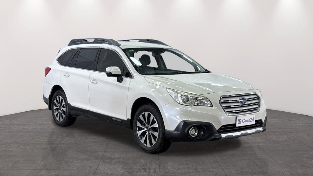 2017 Subaru Outback 2.5i  AWD, Automatic, 135924 km, Right Front Diagonal (45- Degree) View