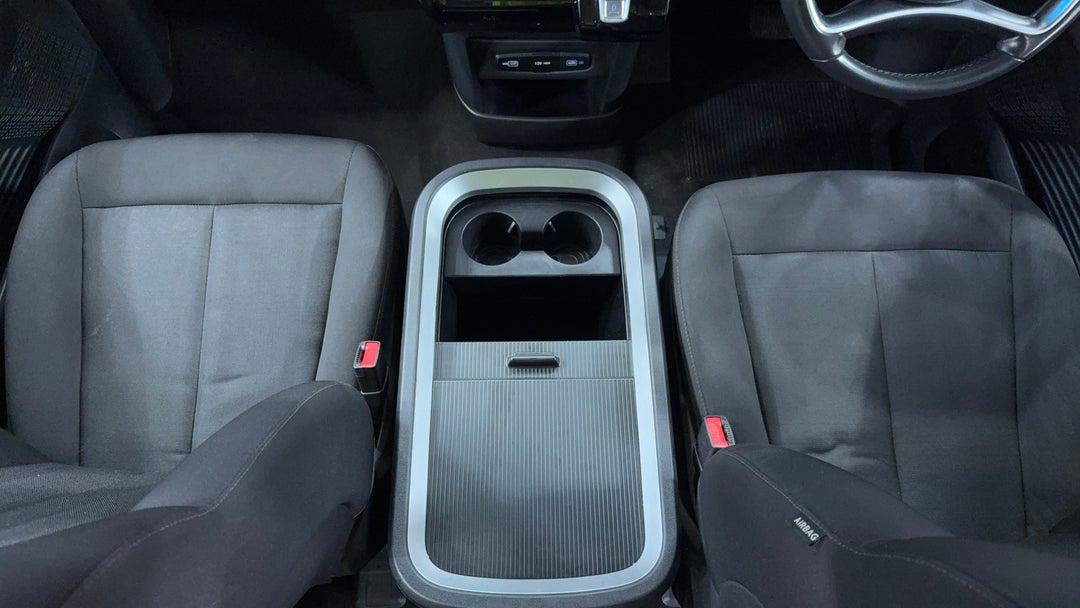 2021 Hyundai Staria Staria, Automatic, 88061 km, Center Console