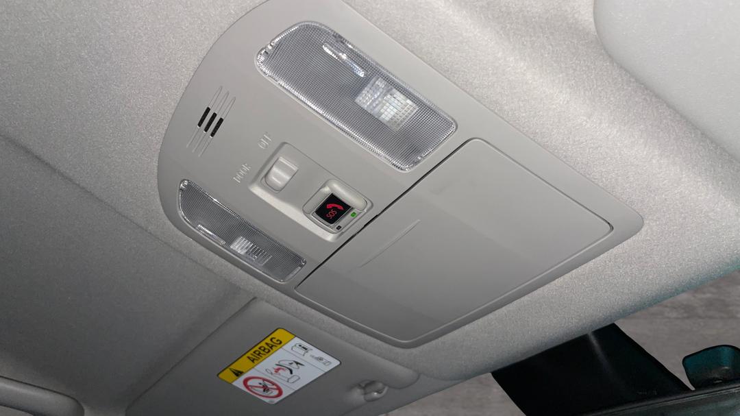 2022 Toyota Hilux Sr5 (4x4), Automatic, 31853 km, On-Roof Controls/Sunglass holder