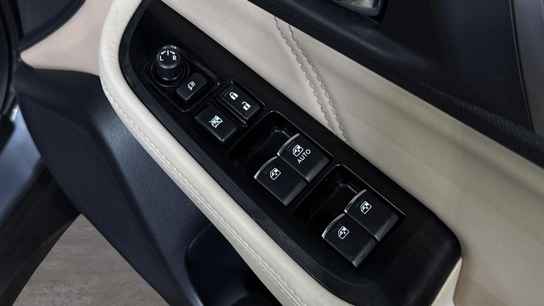 2018 Subaru Outback 2.5i Premium AWD, Automatic, 117105 km, Drivers Side Door Panel Controls