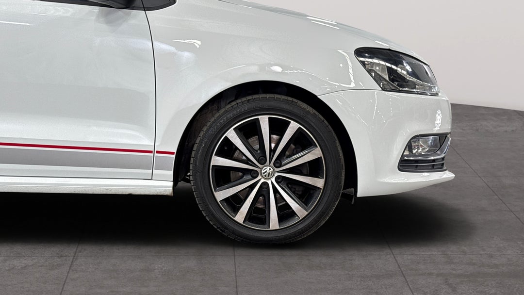 2016 Volkswagen Polo 81 Tsi Comfortline, Automatic, 68611 km, Right Front Wheel