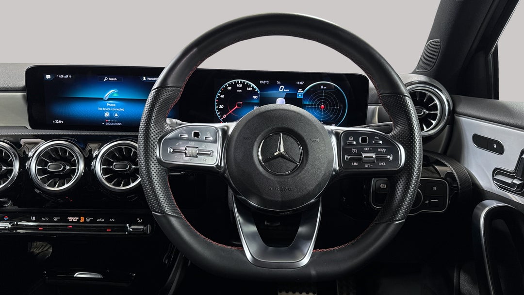 2022 Mercedes-benz A180 A180, Automatic, 18967 km, Steering Wheel Close-up