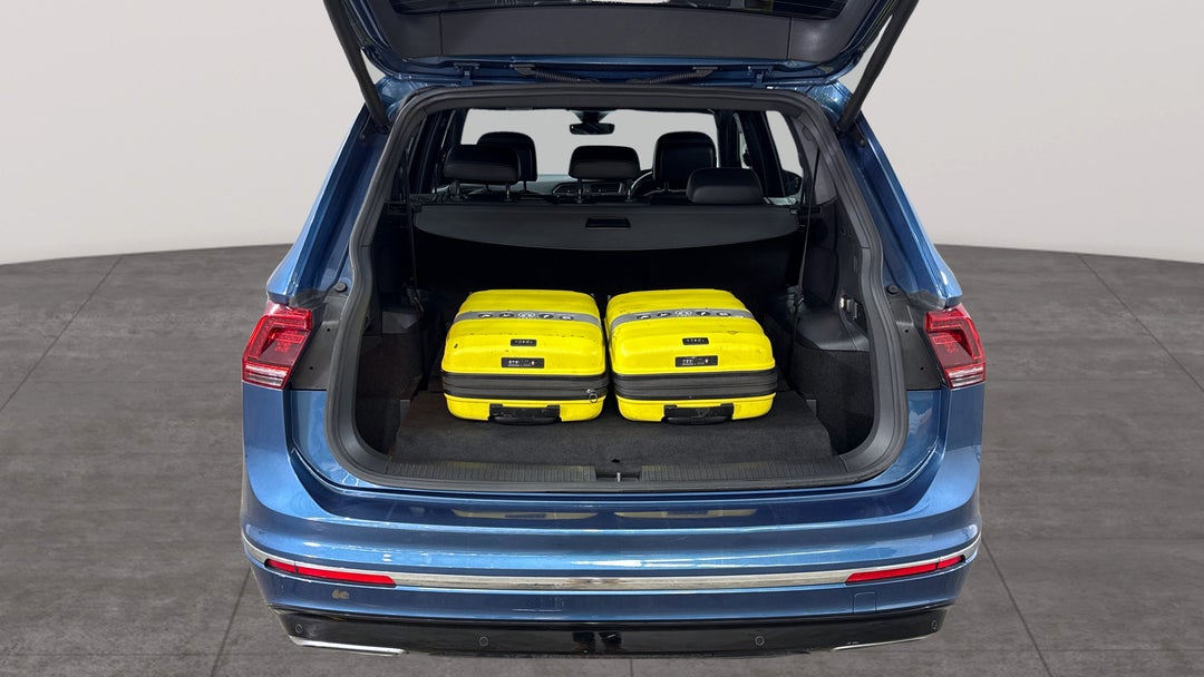 2018 Volkswagen Tiguan Allspace 162 Tsi Highline, Automatic, 82568 km, Boot Inside View with Luggage