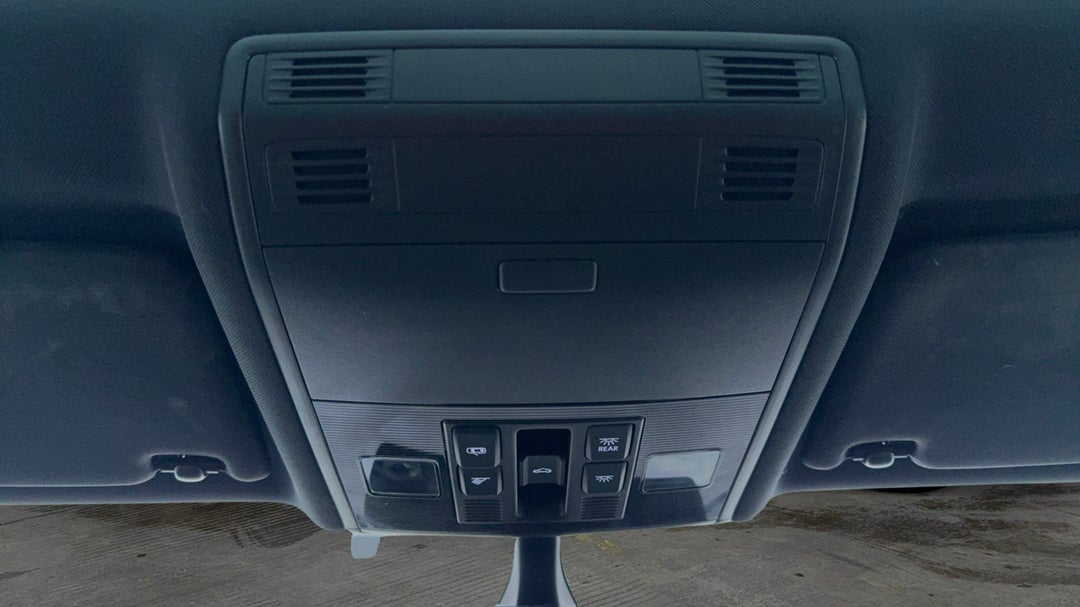 On-Roof Controls/Sunglass holder