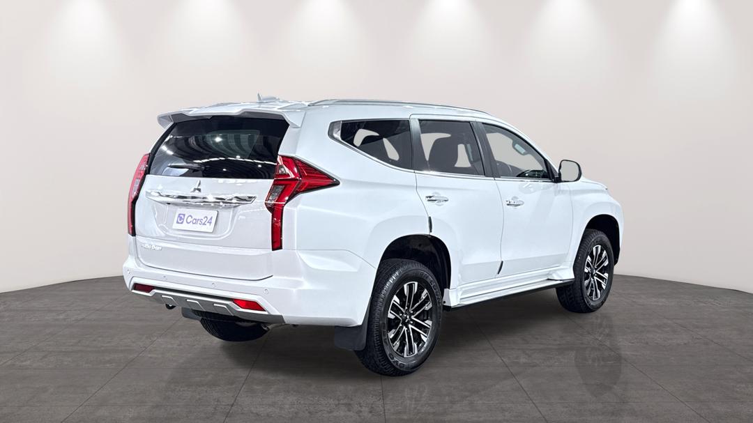 2023 Mitsubishi Pajero Sport Gls (4WD) 7 Seat, Automatic, 19204 km, Right Back Diagonal (45- Degree) View