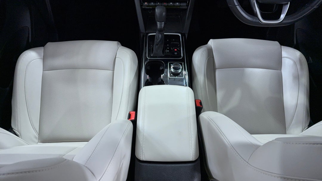 2023 Mahindra Xuv700 Ax7l, Automatic, 20601 km, Center Console
