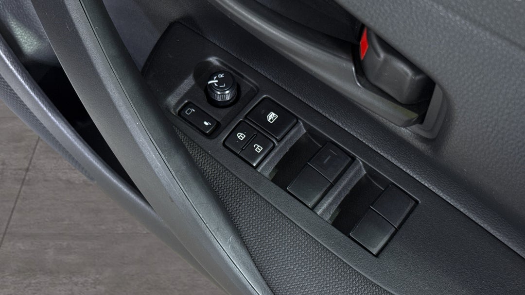 2018 Toyota Corolla Ascent Sport, Automatic, 71965 km, Drivers Side Door Panel Controls