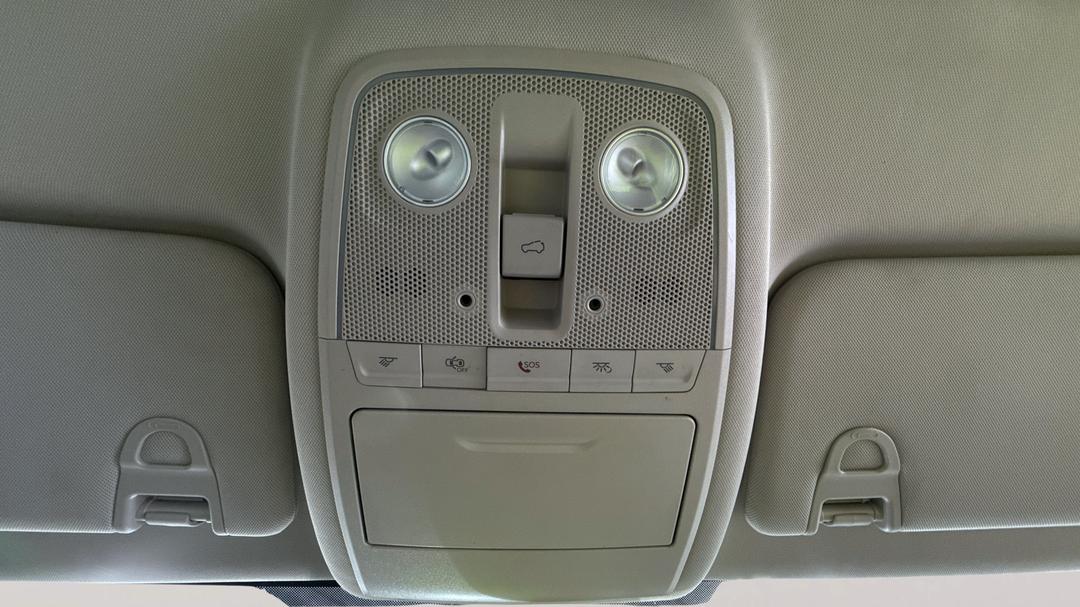 2023 Mahindra Xuv700 Ax7l, Automatic, 60220 km, On-Roof Controls/Sunglass holder