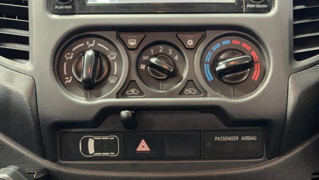 2019 Mitsubishi Triton Glx Adas (4x4), Automatic, 127952 km, Center Console