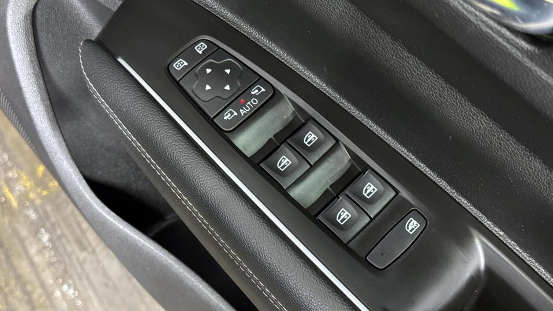 2023 Renault Koleos Zen (4x2), Automatic, 57510 km, Drivers Side Door Panel Controls