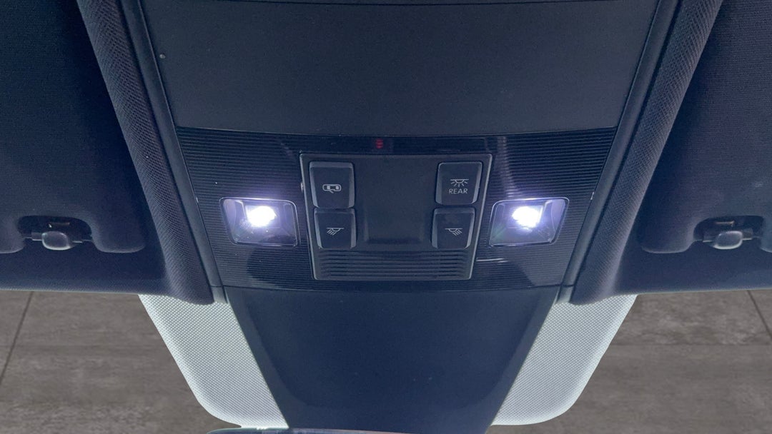 On-Roof Controls/Sunglass holder