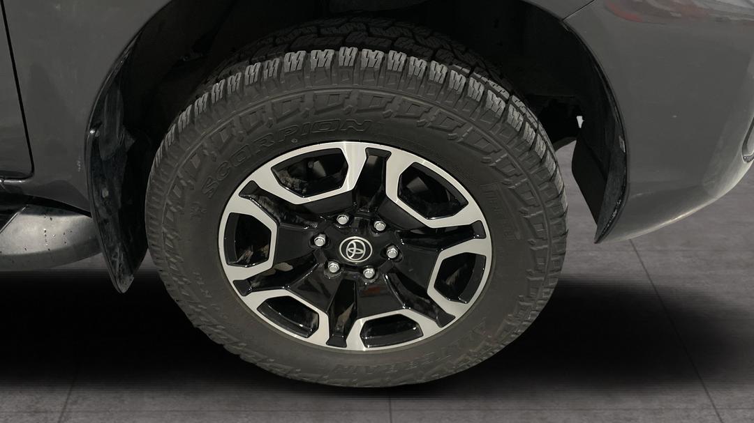 2021 Toyota Hilux Sr5 (4x4), Automatic, 56369 km, Right Front Wheel