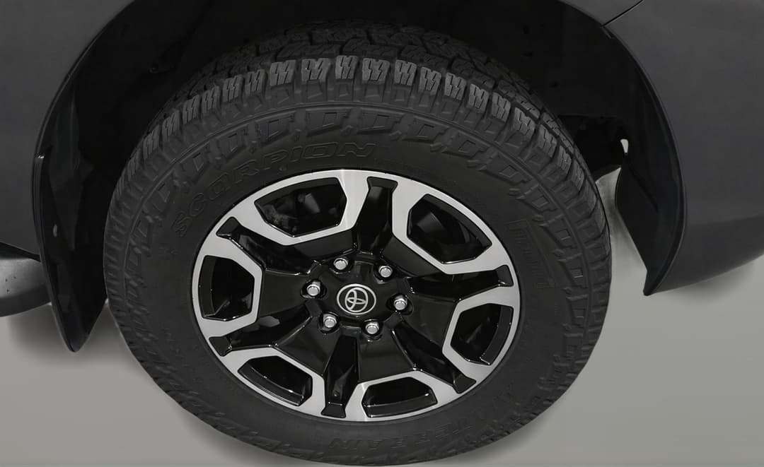 2021 Toyota Hilux Sr5 (4x4), Automatic, 56369 km, Right Front Wheel