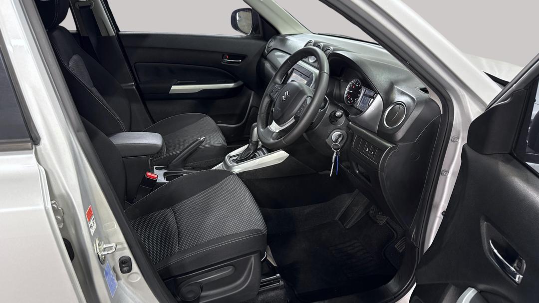 2015 Suzuki Vitara Rt-s, Automatic, 51701 km, Right Side Front Door Cabin View