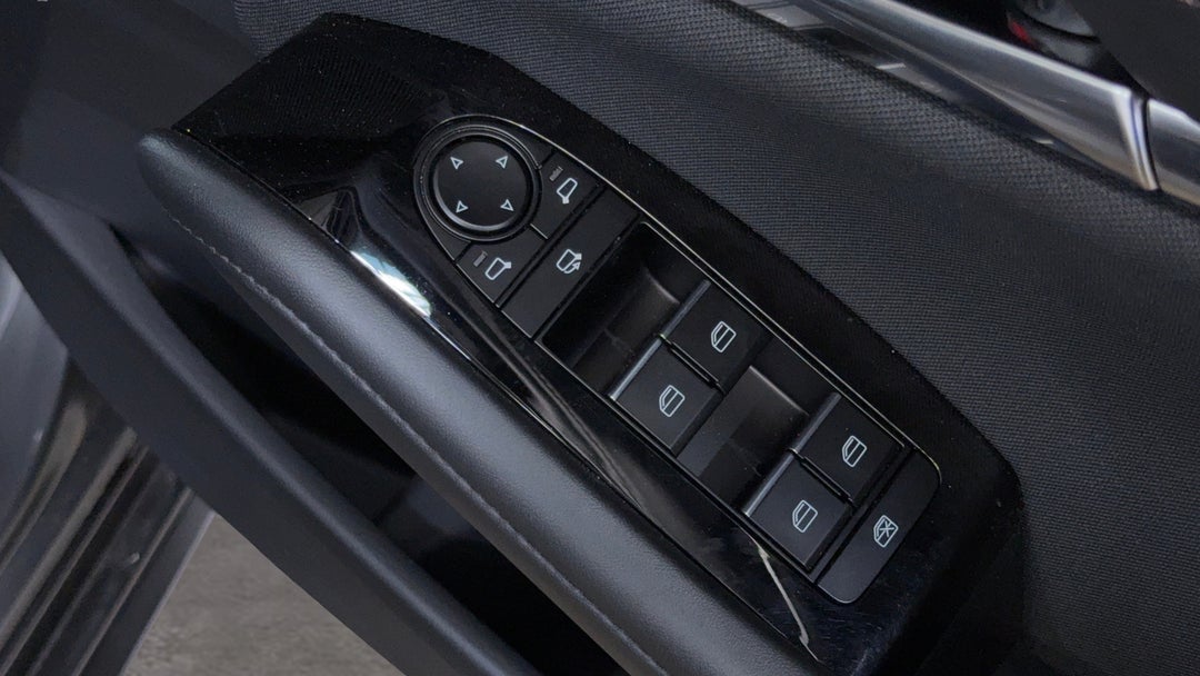 2025 Mazda 3 G20 Evolve, Automatic, 6251 km, Drivers Side Door Panel Controls