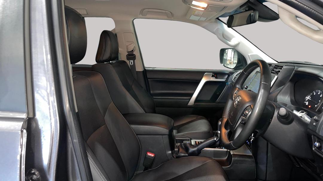 2022 Toyota Landcruiser Prado Vx, Automatic, 73714 km, Right Side Front Door Cabin View