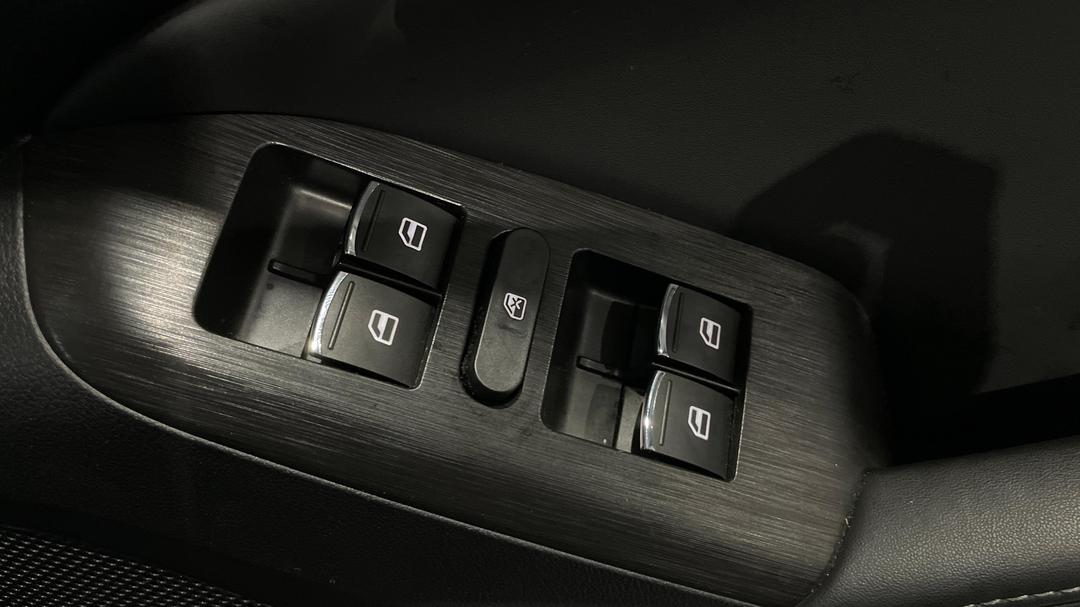 2022 GWM Ute Cannon-l (4x4), Automatic, 21475 km, Drivers Side Door Panel Controls