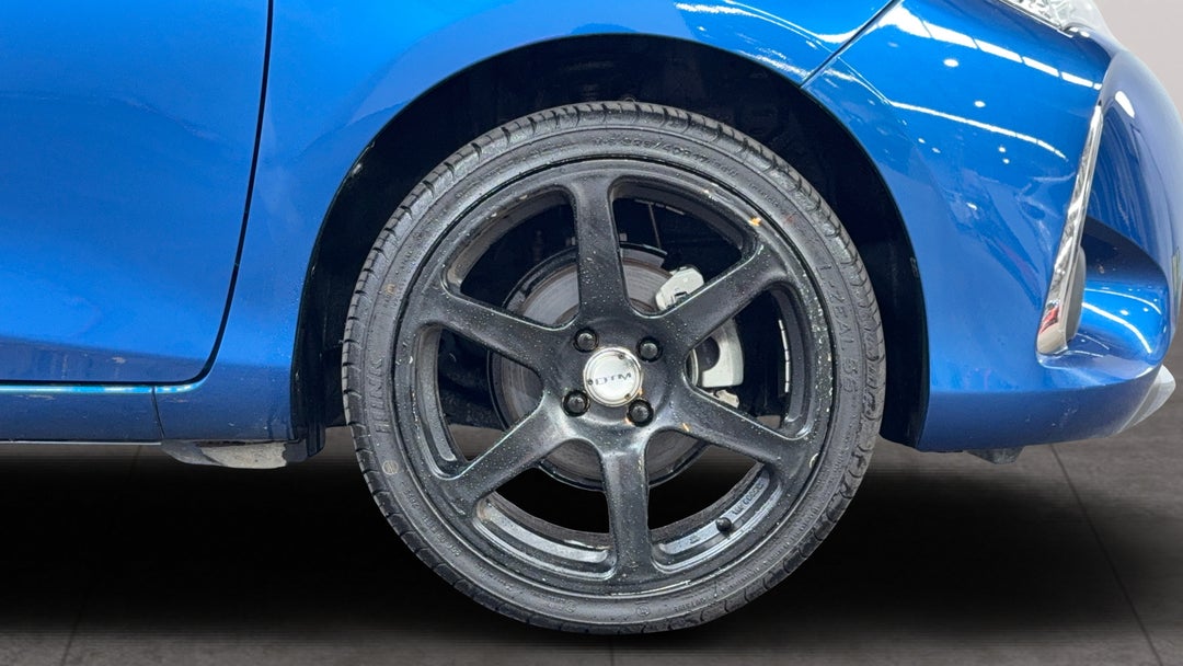 2017 Toyota Yaris Ascent, Automatic, 46613 km, Right Front Wheel