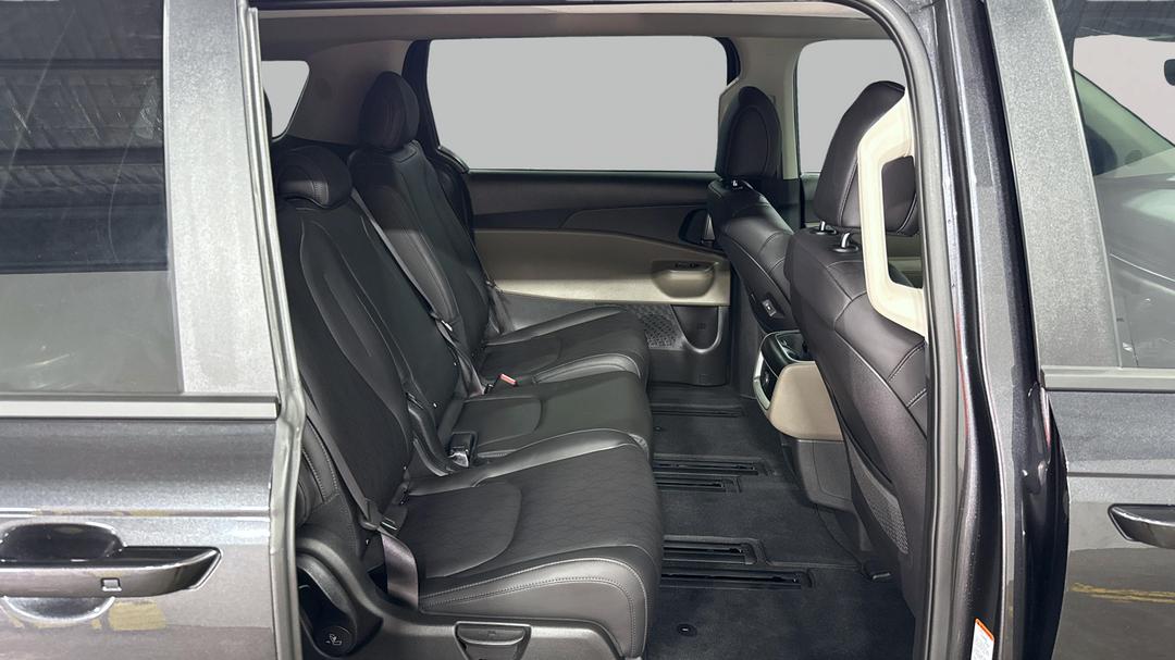 2025 Kia Carnival Sport+, Automatic, 3216 km, Right Side Rear Door Cabin View