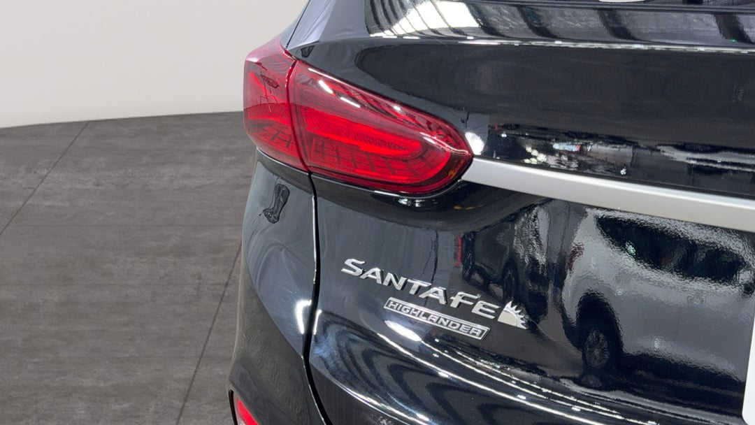 2020 Hyundai Santa Fe Highlander Crdi Blk-bge (AWD), Automatic, 35861 km, Badge (Boot Left Side)