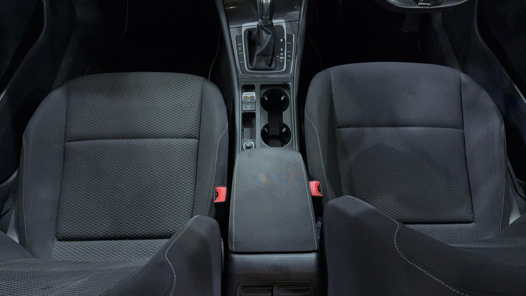 2017 Volkswagen Golf 110 Tsi Trendline, Automatic, 67351 km, Center Console