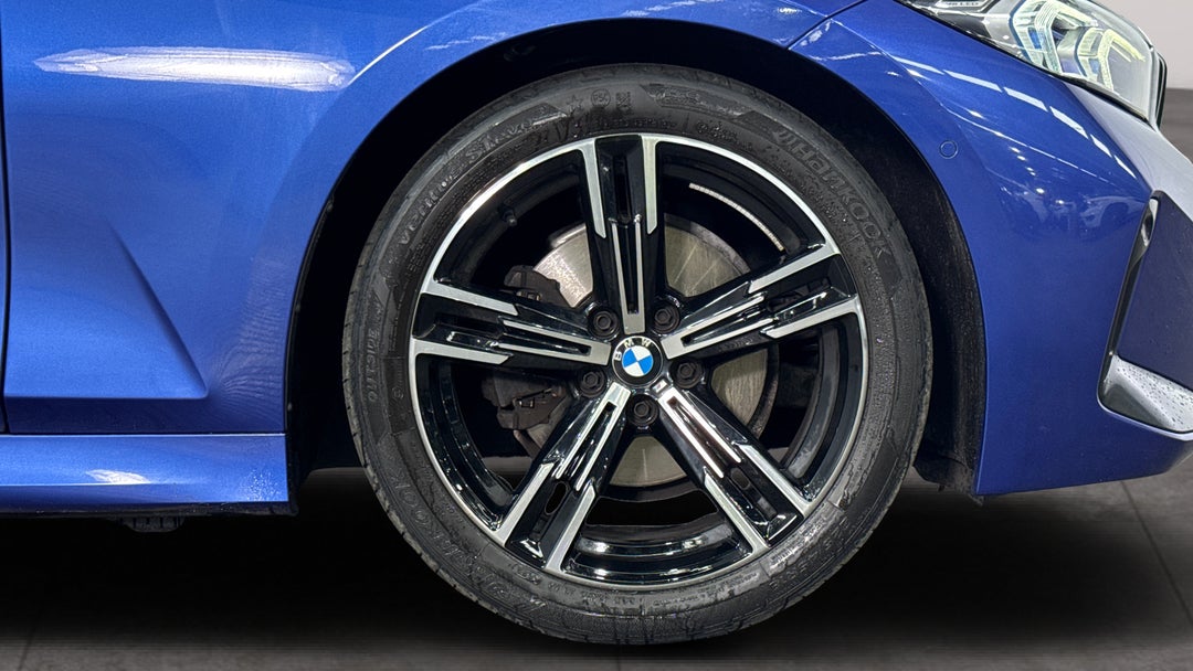 2022 BMW 3 20i M Sport, Automatic, 33217 km, Right Front Wheel