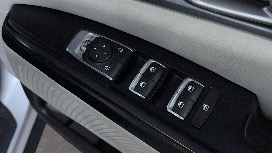 2022 Kia Carnival S, Automatic, 69526 km, Drivers Side Door Panel Controls