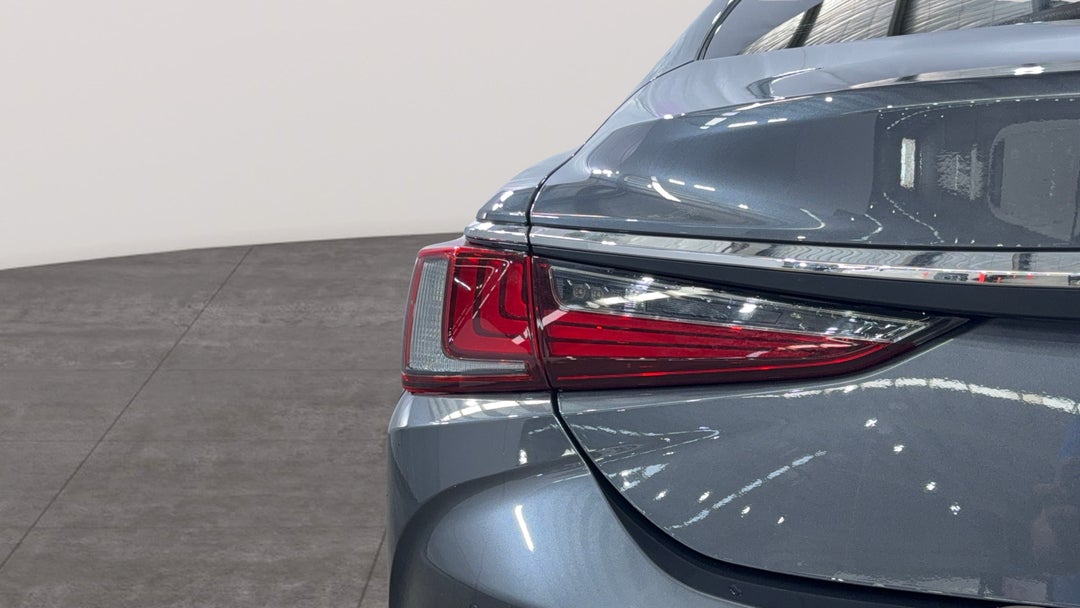 2023 Lexus Es250 Luxury, Automatic, 22652 km, Badge (Boot Left Side)