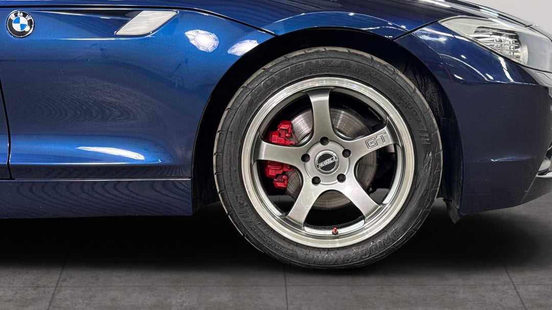 2011 BMW Z4 sDrive 23i, Automatic, 83315 km, Right Front Wheel