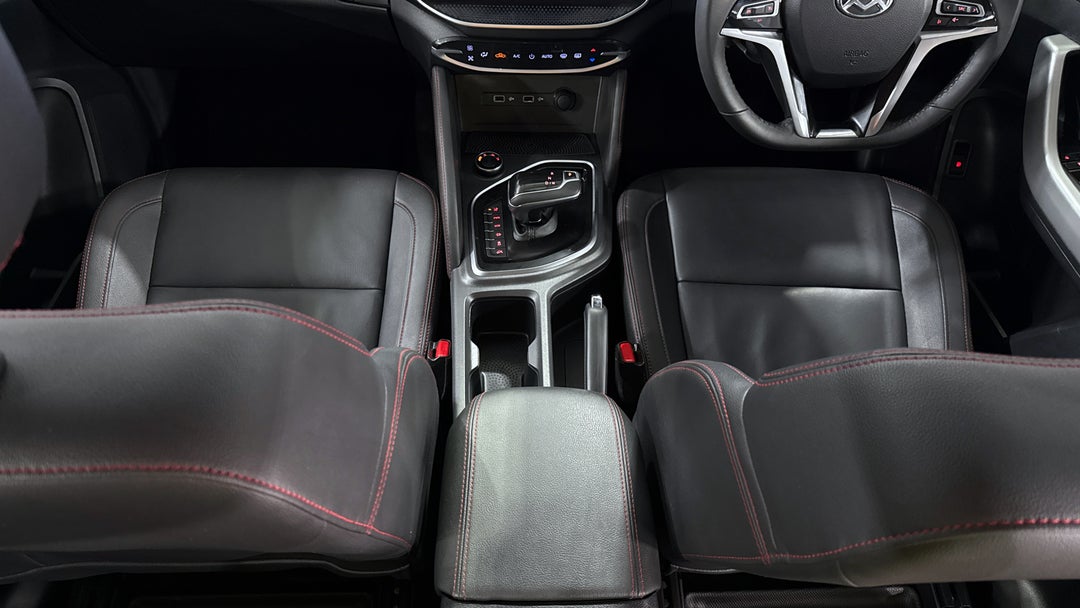 2023 LDV T60 Max Luxe (4x4), Automatic, 19206 km, Center Console