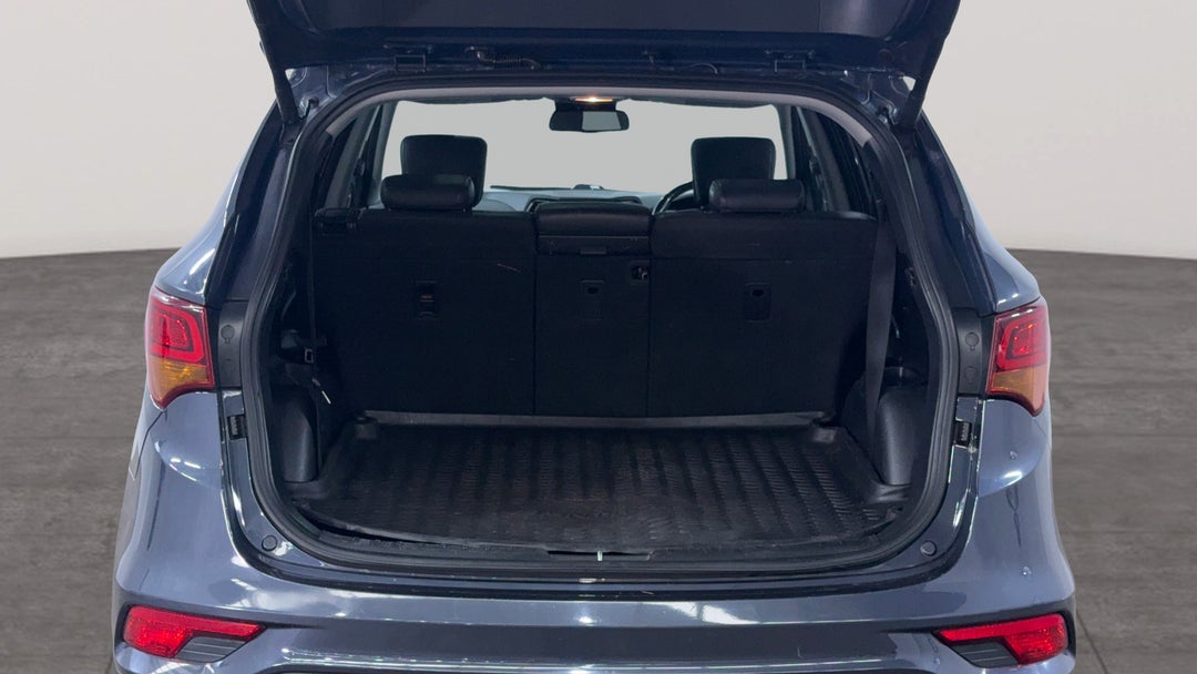 2015 Hyundai Santa Fe Highlander Crdi (4x4), Automatic, 142786 km, Boot Inside View