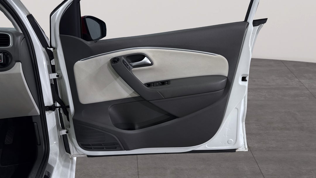 2016 Volkswagen Polo 81 Tsi Comfortline, Automatic, 68611 km, Speaker View