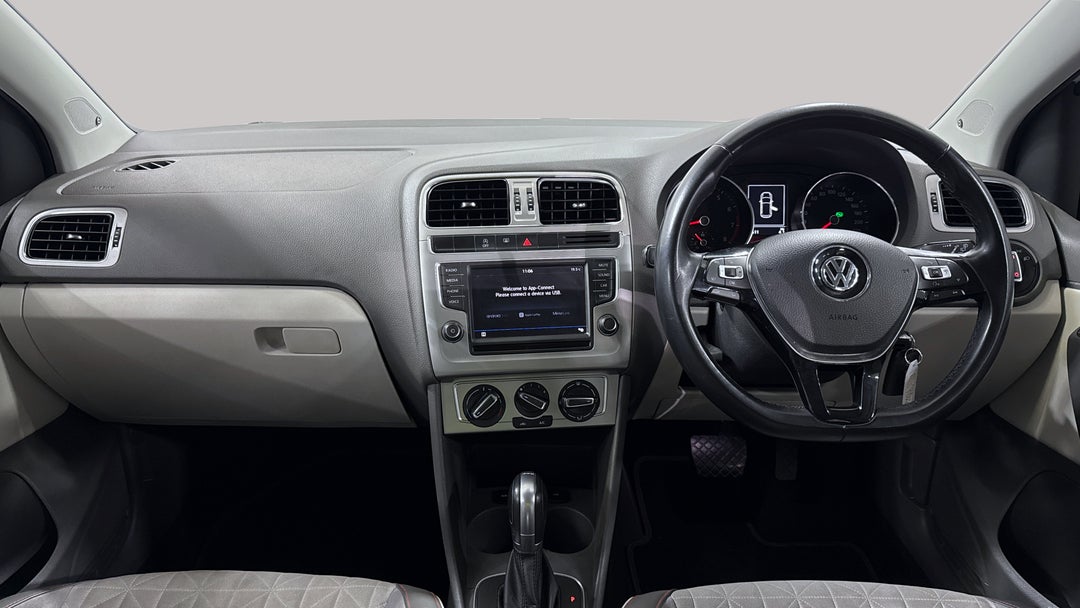 2016 Volkswagen Polo 81 Tsi Comfortline, Automatic, 68611 km, Dashboard View